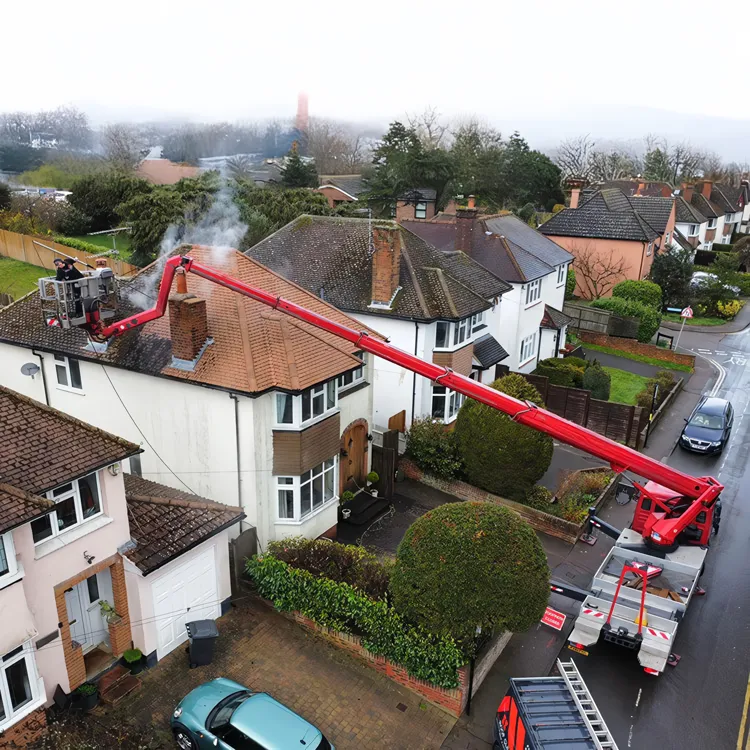 Large outreach cherry picker